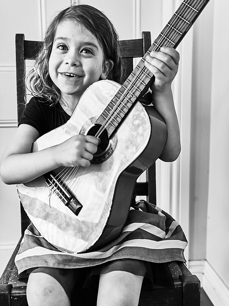 honey blue photography girl playing guitar
