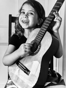 honey blue photography girl playing guitar